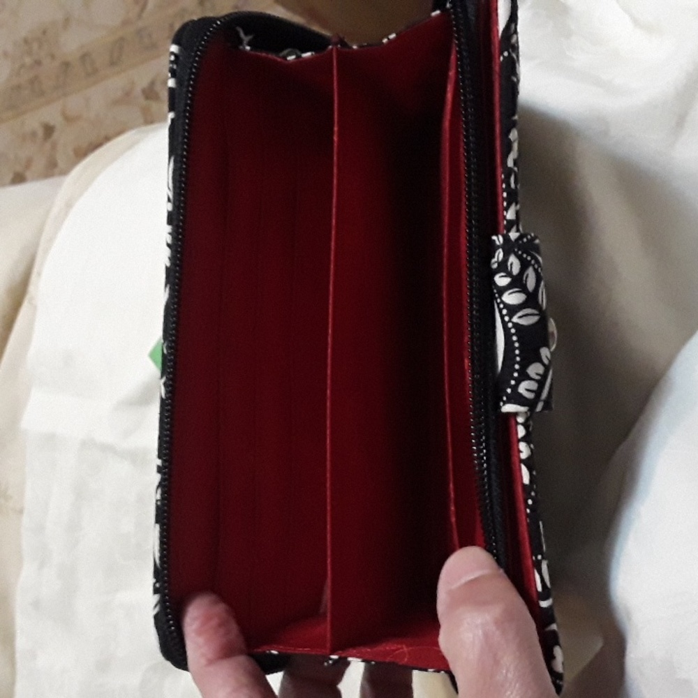 VERA BRADLEY Turn Lock Wallet - Picture 3 of 4